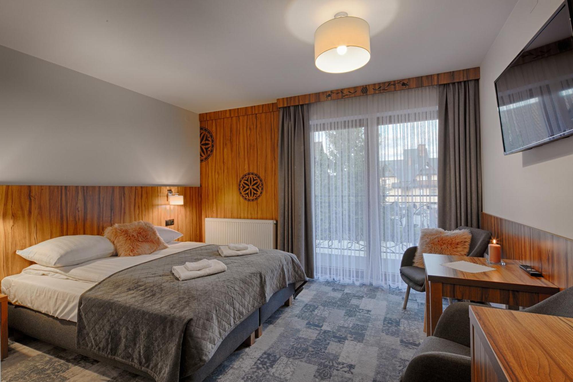 Deluxe Double Room with Balcony,1641557806:JPEG